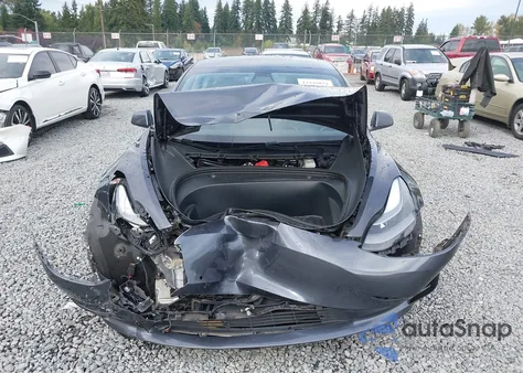 2021 Tesla Model 3 Long Range Dual Motor All-Wheel Drive z USA, uszkodzony, nr VIN 5YJ3E1EB4MF068002